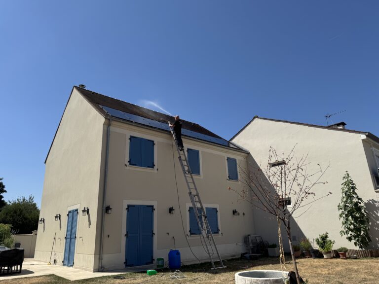 Nettoyage Panneaux Solaires Et Toiture A 91 Avrainville par couvreur 91 Compagnon de votre maison