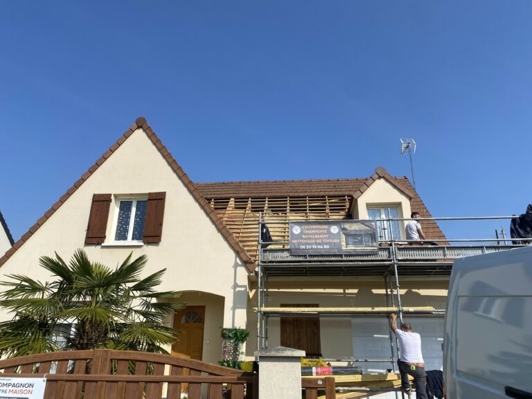 Couvreur 91 Michelet Lucien - Dépose et repose de toiture pour la pose d’un écran sous-toiture 91 Ballancourt sur Essonne - chantier de rénovation de toiture en cours
